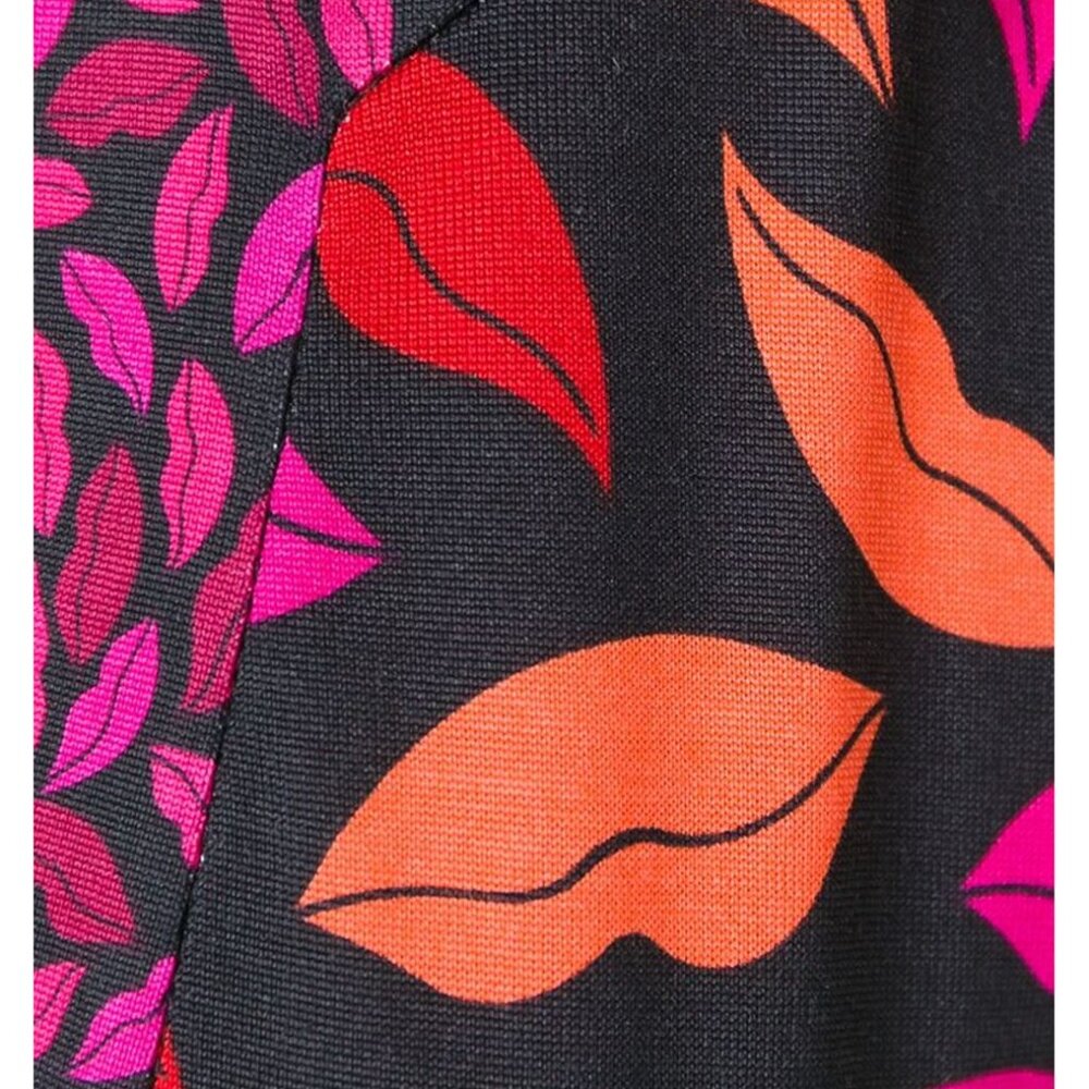 Diane von Furstenberg ! Julian Lip-Print Silk Wrap Dress (M) - Picture 4 of 12